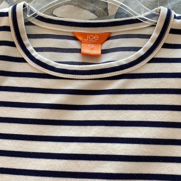 Joe Fresh back and white striped short sleeve shift dress. Small
C - Picture 4 of 7
